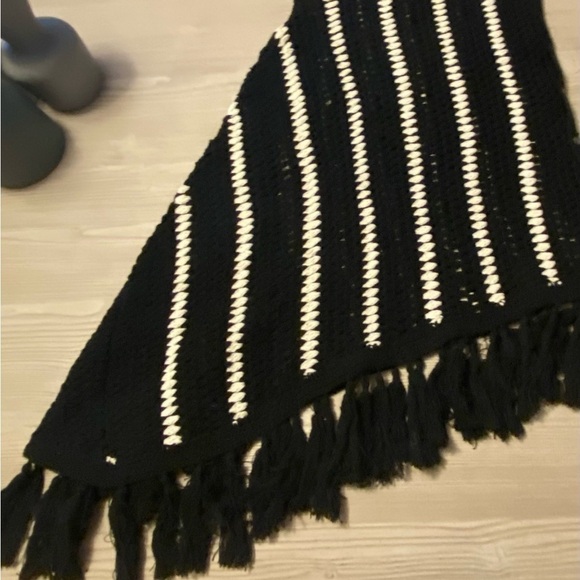 Anthropologie One-Shoulder Crochet Poncho NWOT - Picture 6 of 7